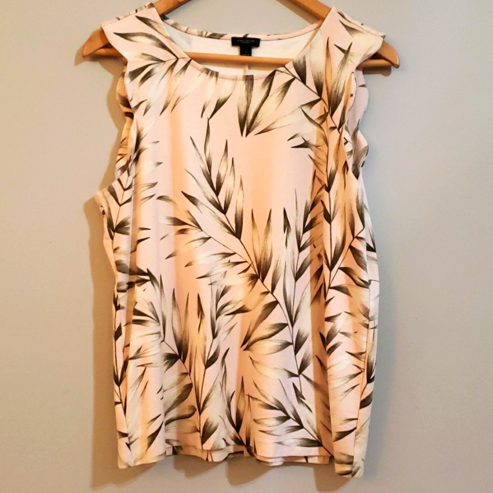Ann Taylor blush pink tank top with plant design.